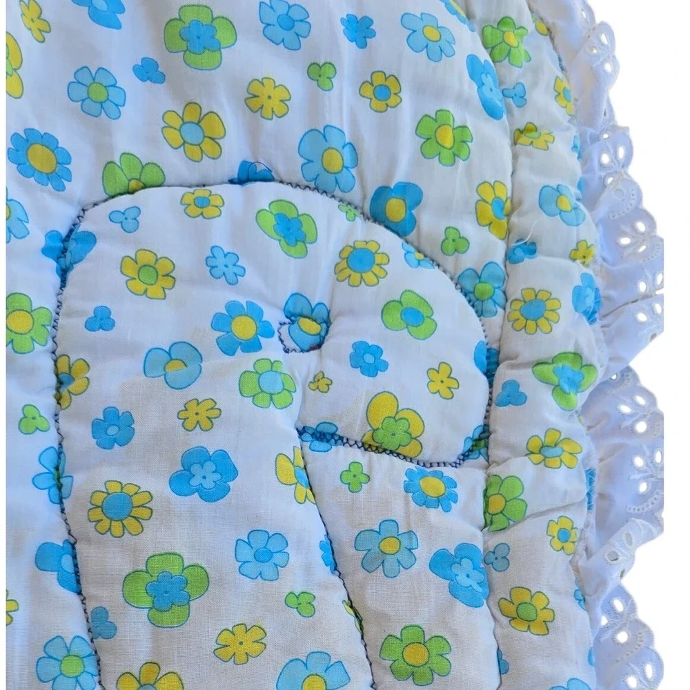 Vintage Handmade Style Animal Patchwork Baby Quilt Floral Eyelet Trim 36x32